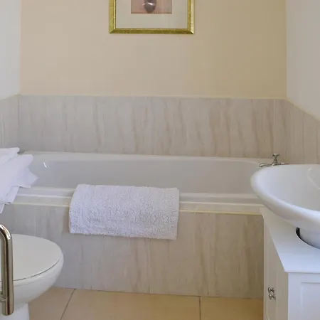 Rosie's Retreat * Уитби